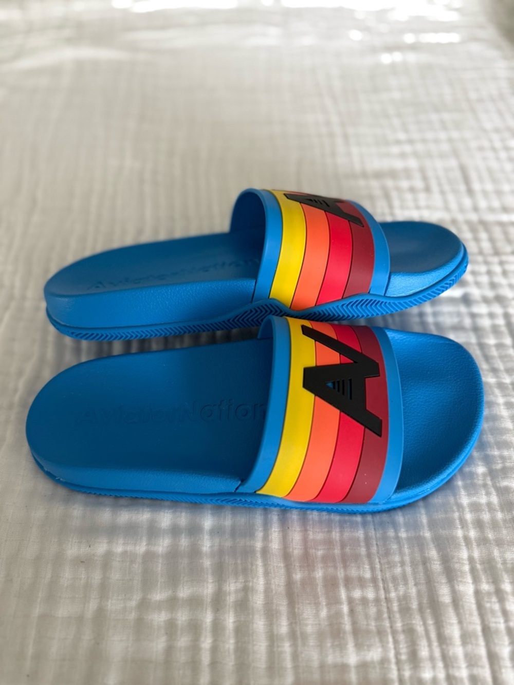 NWOT Aviator Nation Logo Rainbow 4 Stripe Slides Women’s Size 8
